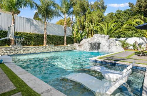 Mount Helix House | San Diego Paradise Resort Yard w Gazebo TV Pool