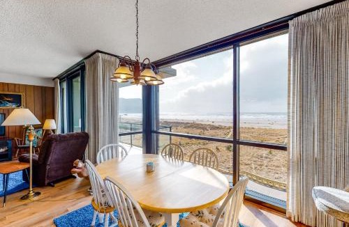Seaside Apartment | Sand and Sea #304