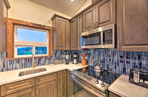 Waldport Cottage | Sanderling Sea Cottages, Unit 5 w/Ocean Views!