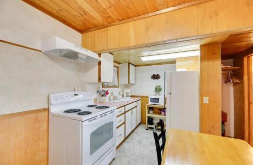 Waldport House | Sanderling Sea Cottages, Unit 1 with Deck!