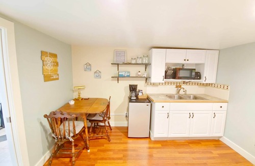 Seaview Apartment | Sandpiper Cottage - A Eclectic Beach Theme -Kitchenette