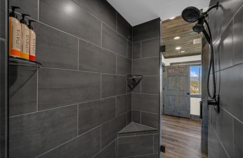 Orderville House | Sandstone Pointe, Elegance Among the Cliffs