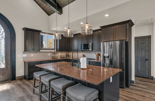 Orderville House | Sandstone Pointe: Luxe Zion and Bryce