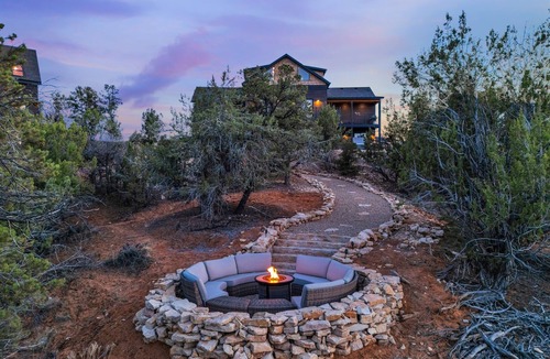 Orderville House | Sandstone Pointe: Luxe Zion and Bryce
