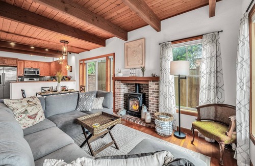 Lincoln City House | Sandy Feet Cottage & the Blacklight Game Room