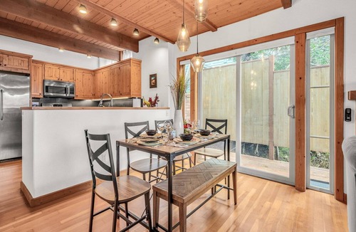 Lincoln City House | Sandy Feet Cottage & the Blacklight Game Room