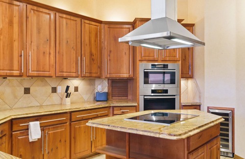 Nor Este House | " Santa Fe Style" 4bedrooms, Hot tub and Pets Welcome, 5G Fiber WiFi !