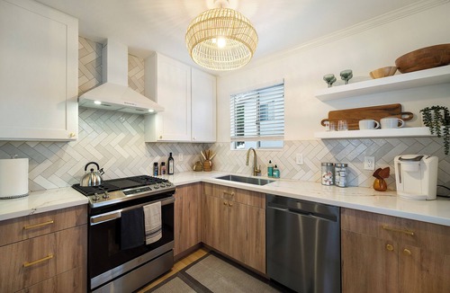 Linda Vista House | Scenic Oasis: King Bed Suite & Panoramic Views & Ultra Fast Fiber WiFi