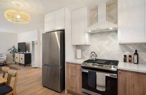 Linda Vista House | Scenic Oasis: King Bed Suite & Panoramic Views & Ultra Fast Fiber WiFi