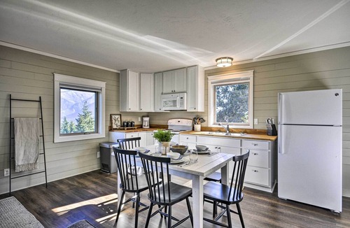 Carson Apartment | Scenic Studio w/Loft & View of the Columbia River