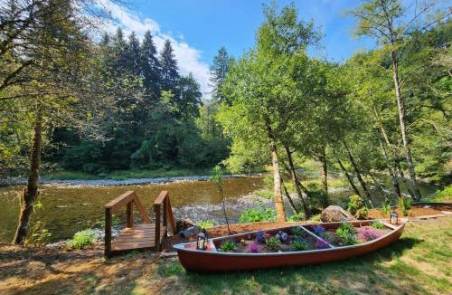 Kalama House | Scenic Views! Riverfront Kalama Home, Pets Welcome