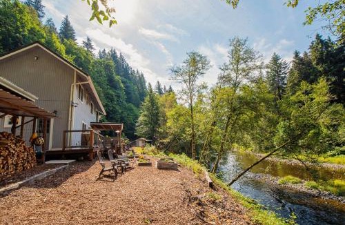Kalama House | Scenic Views! Riverfront Kalama Home, Pets Welcome