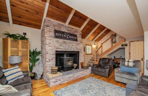 Kalama House | Scenic Views! Riverfront Kalama Home, Pets Welcome