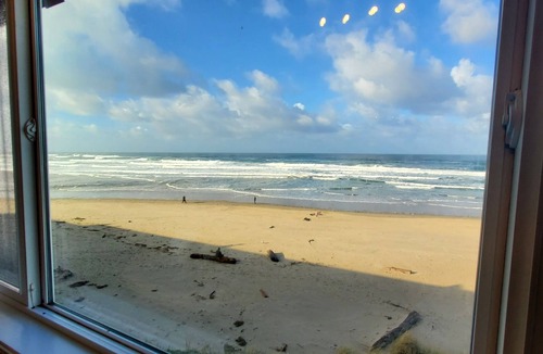 Lincoln City Condo | Sea Gypsy Condo Front Row Seat to Sunsets, Beach, Summer Fun Swimming pool, BBQ