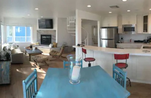 Ocean Beach Cottage | Seagull Cottage - Perfect Beach House Location! Remodeled Steps from Ocean Beach