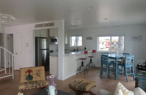 Ocean Beach Cottage | Seagull Cottage - Perfect Beach House Location! Remodeled Steps from Ocean Beach