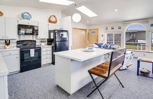 Yachats House | Seahawk Nest - Ocean View Home with Wheelchair Accessibility