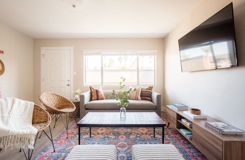 Village of La Jolla Apartment | Seashore V by AvantStay | Sleek La Jolla Flat 5mins from the Beach!