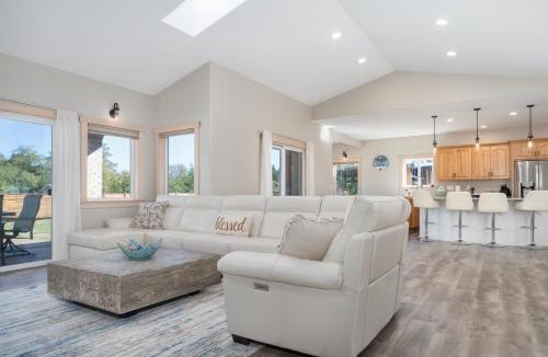 Surf Pines House | Seaside Family Retreat