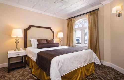 Downtown Seattle Resort | Seattle | Short Stay City Base | Gym + Walkable