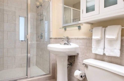 Downtown Seattle Resort | Seattle | Short Stay City Base | Gym + Walkable