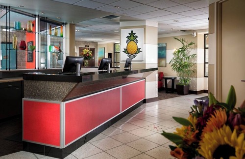 University District Hotel | Seattle Stay w/Tropical Decor | Pool Access & Pet-friendly