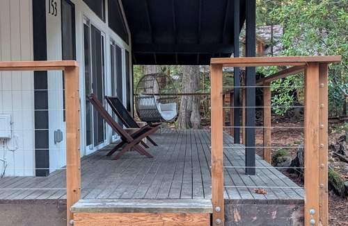 Hoodsport Cabin | Secluded 2BR Forest Lake Retreat with Hot Tub