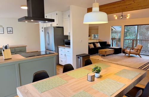 Zigzag Cabin | Secluded 5BR Cabin, Hot Tub, Views, Mt Hood