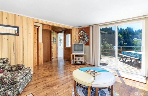 Eatonville Cabin | Secluded cabin on Ohop Lake near Mt. Rainier. Pet Friendly!