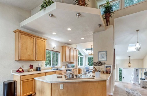 Dunes City House | Secluded Coastal Lake Retreat w/Hot Tub