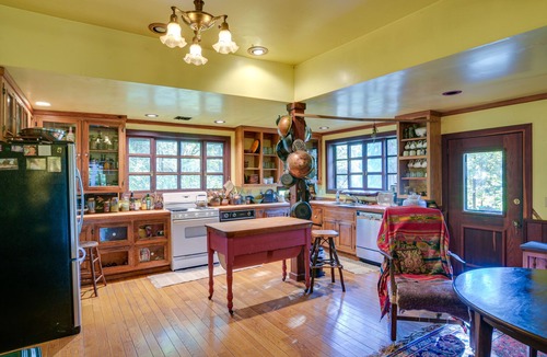 Chico House | Secluded Cohasset Home w/ Pool & Screened Porch!