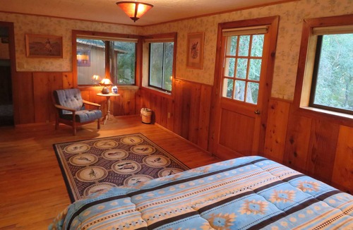 Kimberly House | Secluded lodge near John Day River. Hike, bike, fishing, views.