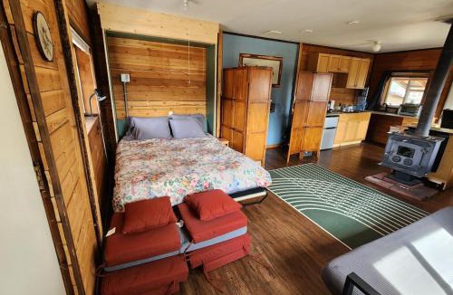 Republic House | Secluded Mountaintop Cabin on 13 acres overlooking Republic and Kettle Range