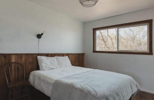 Dunlap House | Secluded rustic 2-bedroom cabin on private land