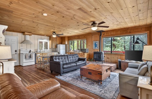 Black Bart House | Secluded Tahoe Cabin + Huge Deck & Modern Bath