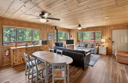 Black Bart House | Secluded Tahoe Cabin + Huge Deck & Modern Bath