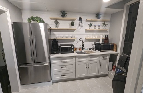 Bethel-Danebo House | Secret Safe Haven w/Sauna, Hot Tub & King-sized Bed-5 minutes from the airport!