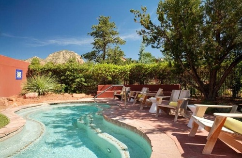 West Sedona Hotel | Sedona Stay | 2 Queen Bed | Scenic Red Rock Views