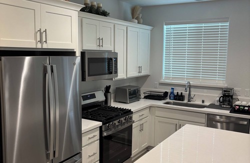 Visalia House | Sequoia Arcade House - New Build - Sleeps 10