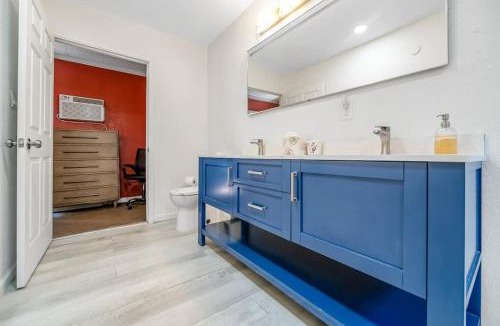 Visalia Hotel | Sequoia Studio with Private Patio