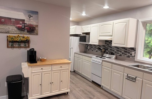 Burley House | Serene 1-bedroom Hideaway in Port Orchard