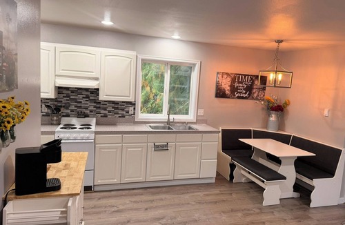 Burley House | Serene 1-bedroom Hideaway in Port Orchard