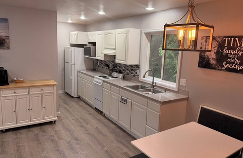 Burley House | Serene 1-bedroom Hideaway in Port Orchard