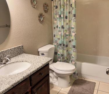 Fresno Apartment | Serene 2bed 1bath condo with parking