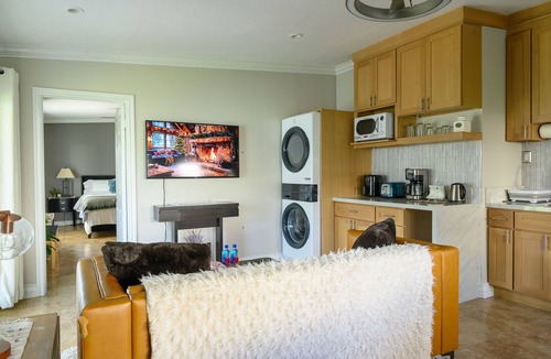 Upland House | Serene Bungalow Lush Garden Prime Location