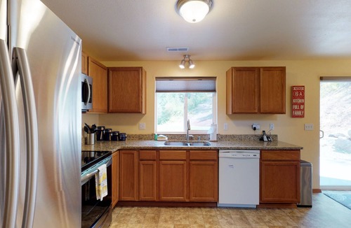 Peshastin House | Serene Home with WiFi & Private Hot Tub - Close to Leavenworth