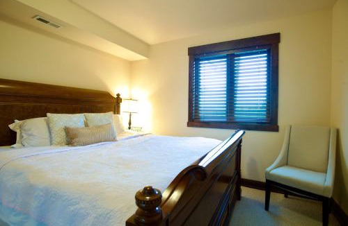 Mercer Island House | Serene King Suite Retreat on Quiet Mercer Island