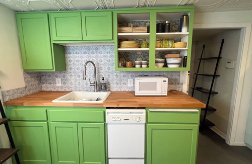 North End Apartment | Serene Neighborhood Near beach; Under 10 min. to hospitals, universities, & DT