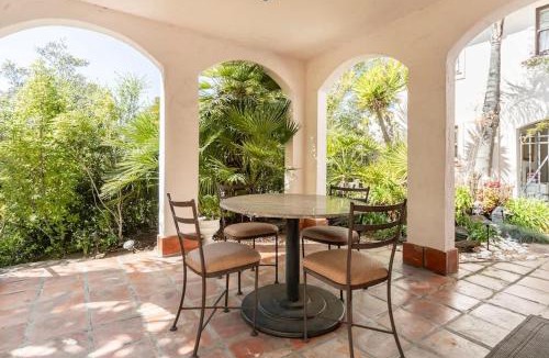 Claremont House | Serene Private Suite Patio Upscale Berkeley