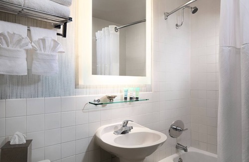 Crown Point Hotel | Serene Studio w/Full-Service Spa and Beach Access – Ideal for Families